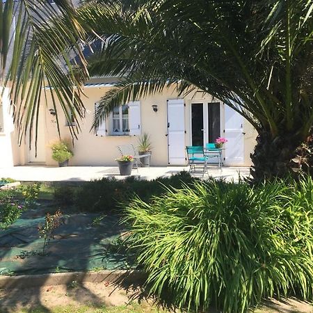Cote Jardin Des Charmilles Bed & Breakfast Quettehou Exterior foto