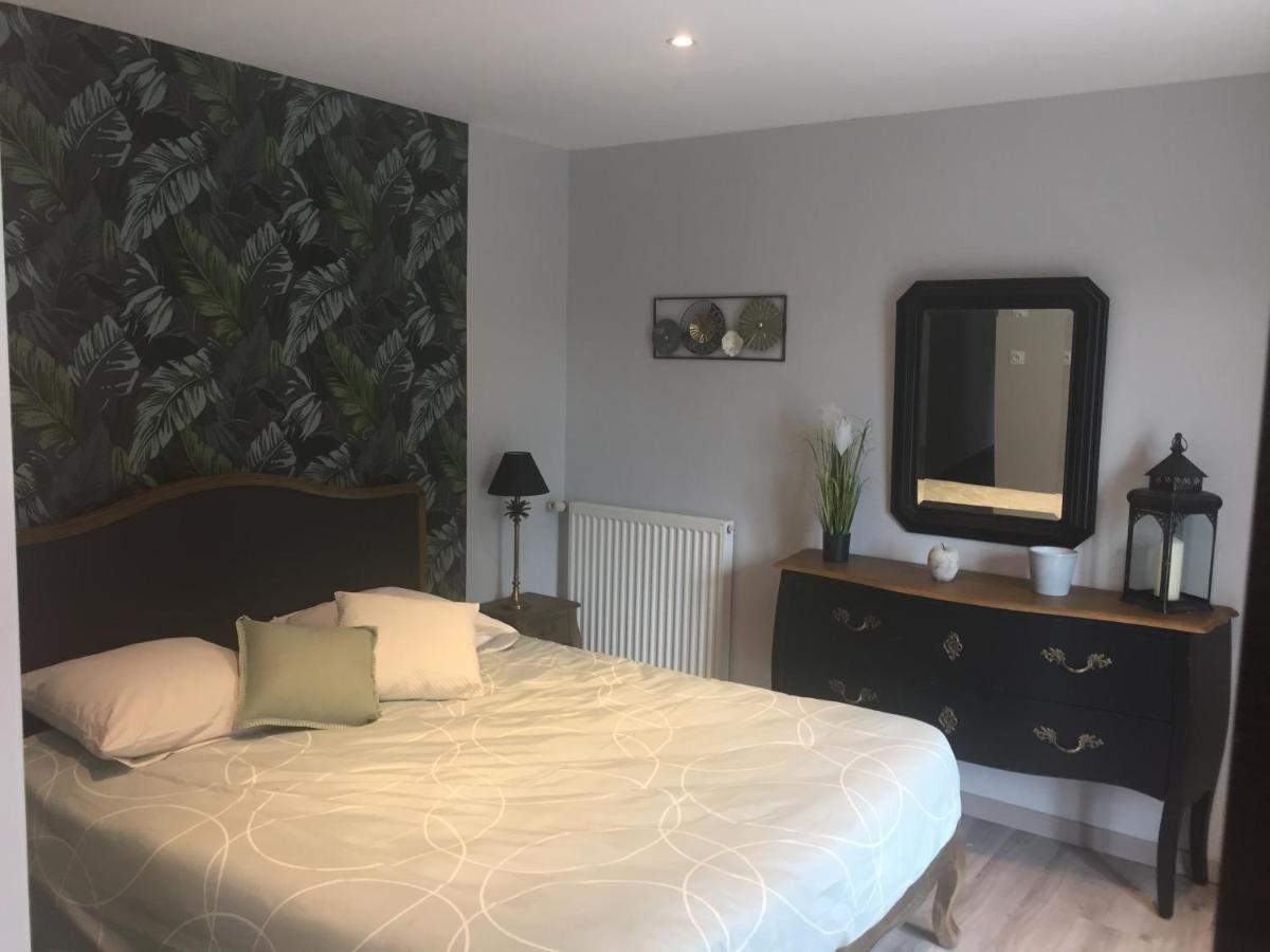 Cote Jardin Des Charmilles Bed & Breakfast Quettehou Exterior foto