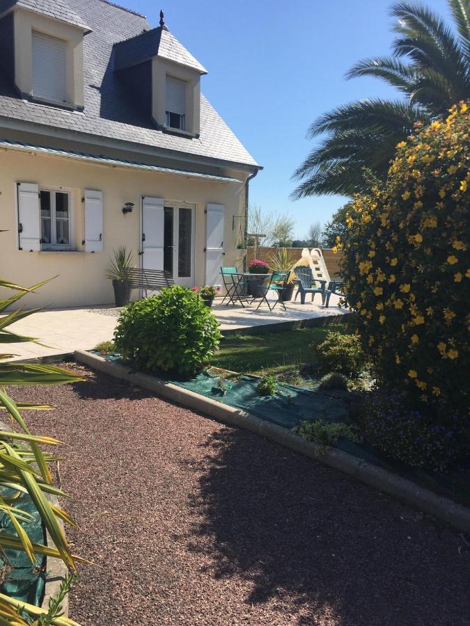 Cote Jardin Des Charmilles Bed & Breakfast Quettehou Exterior foto