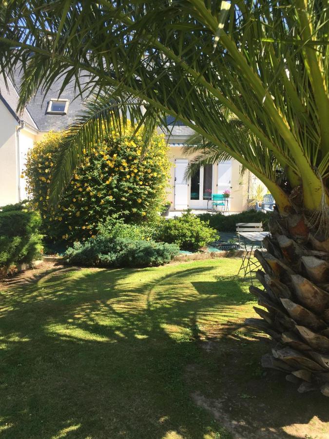 Cote Jardin Des Charmilles Bed & Breakfast Quettehou Exterior foto